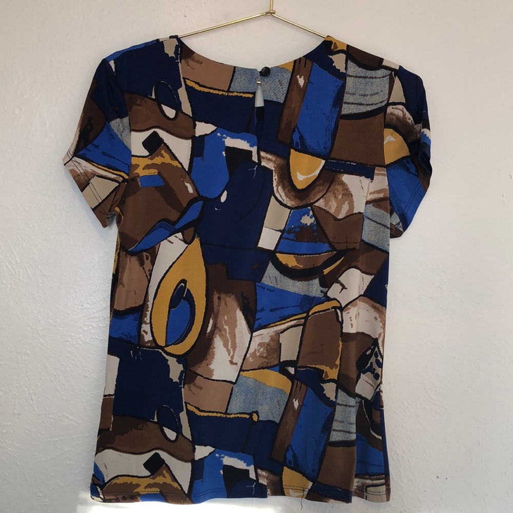 Super Lightweight Geometric Pattern Blouse - Picture 3 of 10